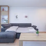 Skypark Tower 3-2 Bedroom Luxe Apartment With Free Parking