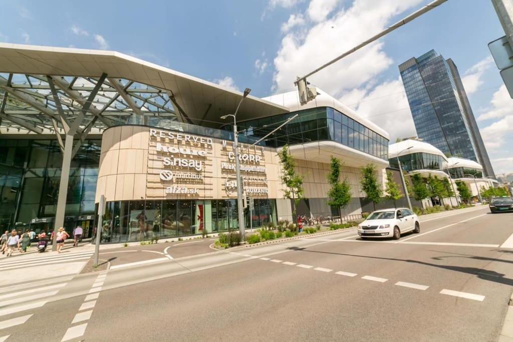 Skypark Tower 3-2 Bedroom Luxe With Free Parking * Pressburg